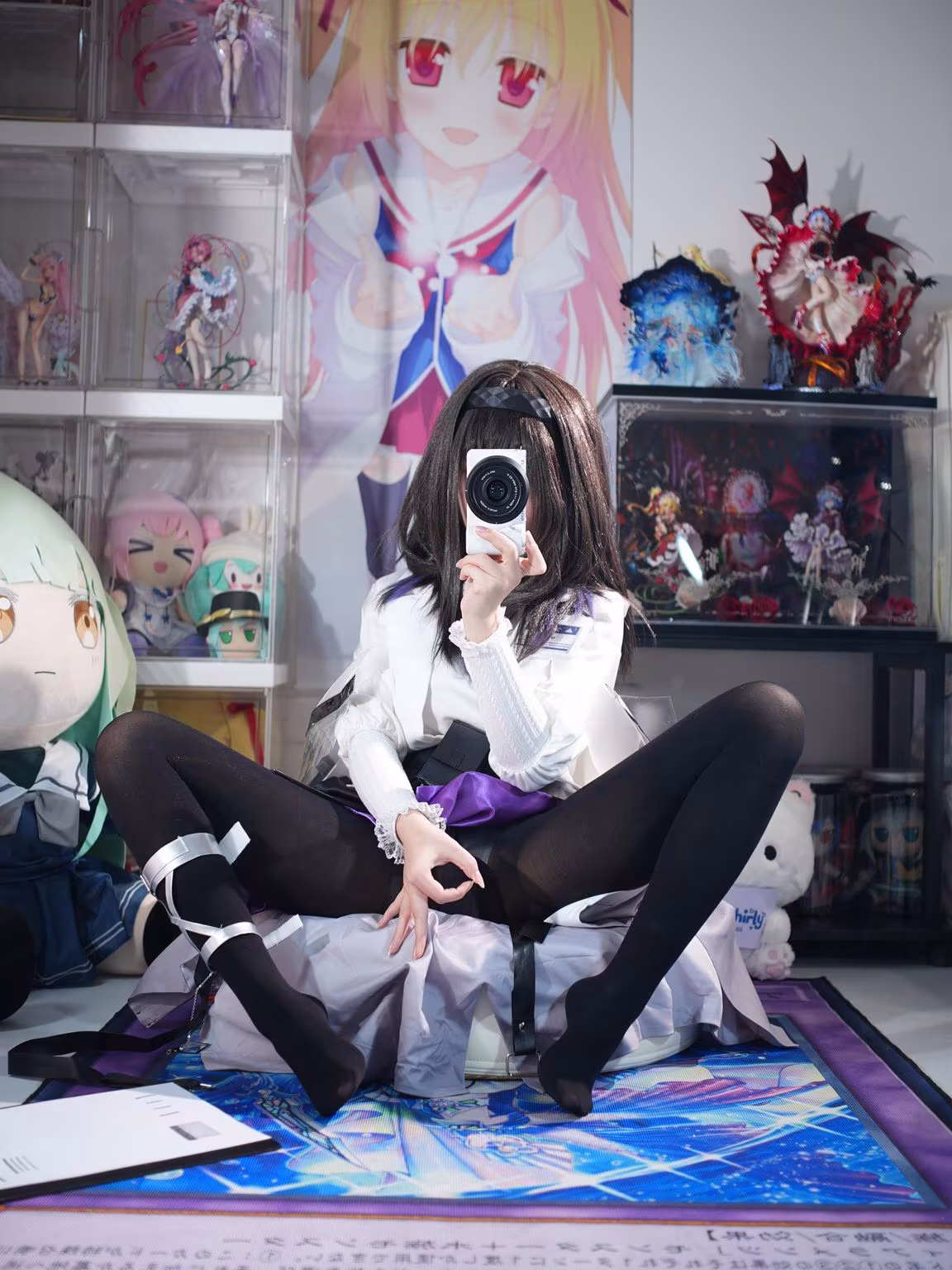 Shirly Cosplay Tiến sĩ Presence trong Arknights Biến Thái